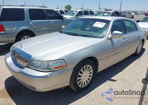 2004 Lincoln Town Car Signature from USA, damaged, VIN 1LNHM81W64Y678182